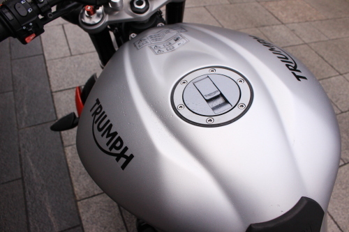 triumph_s3_20.JPG