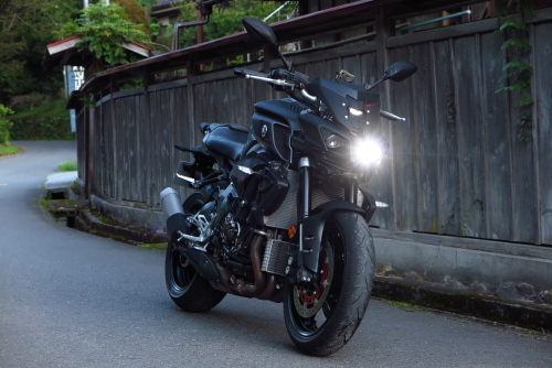 yamaha_mt10_14.JPG
